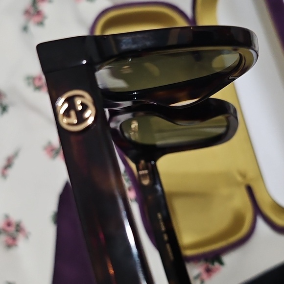 Gucci Tortoise Sunglasses - Picture 8 of 9